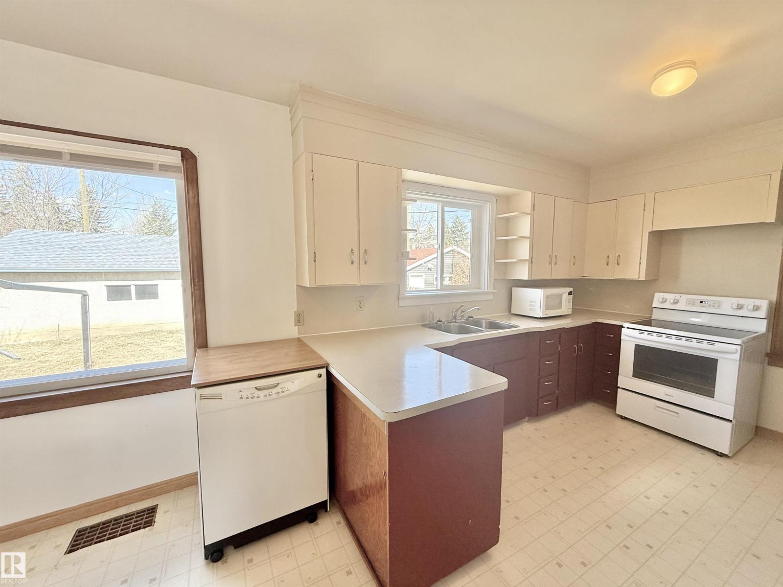 9330 72 Av Nw Nw, Edmonton, Alberta  T6E 0V8 - Photo 13 - E4485054
