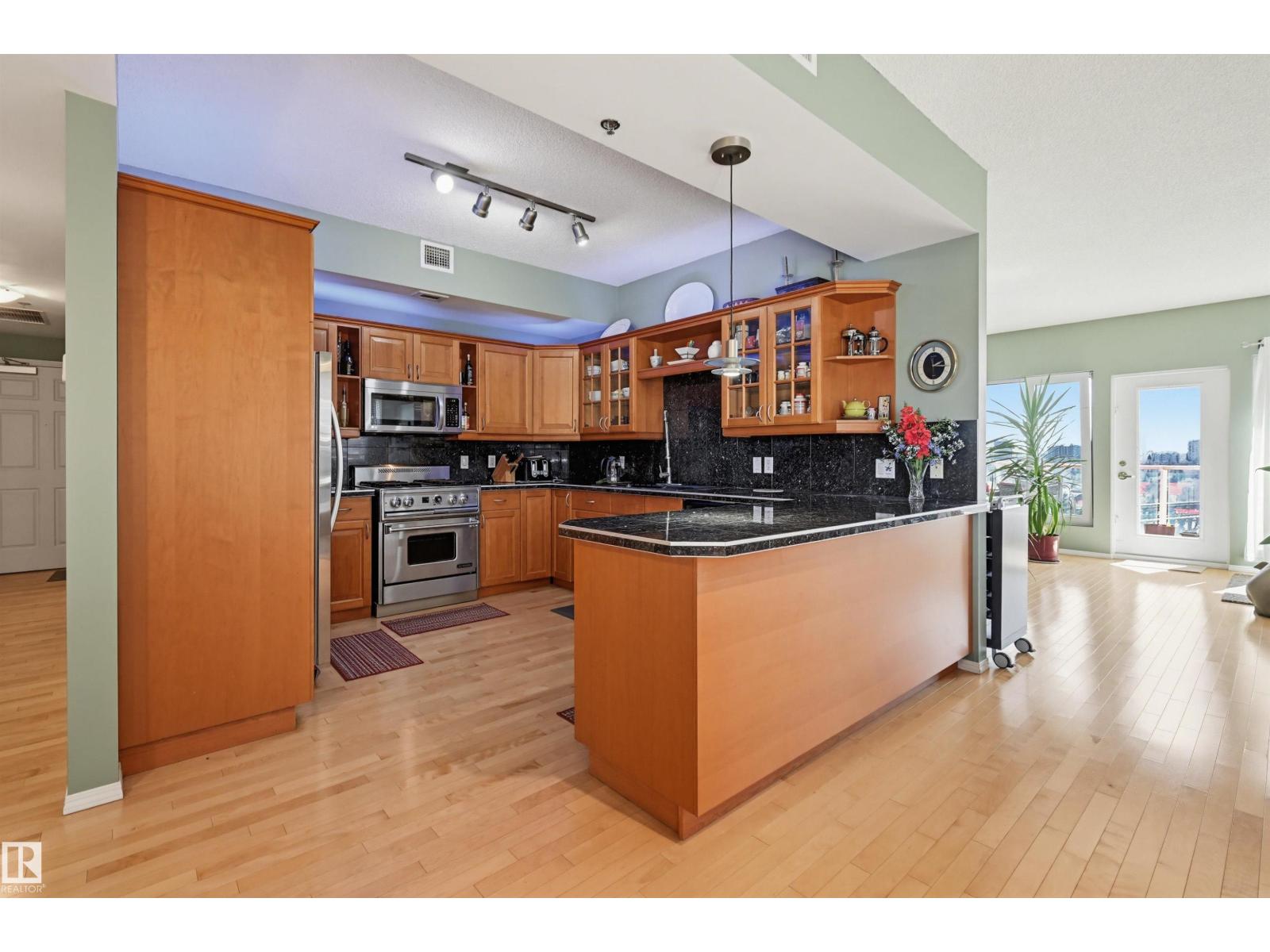 #801 9708 110 St Nw, Edmonton, Alberta  T5K 2W3 - Photo 4 - E4485057