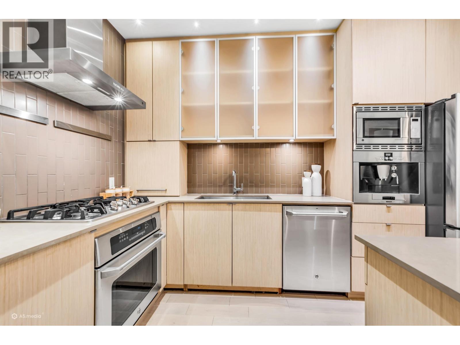 102 260 Salter Street, New Westminster, British Columbia  V3M 0J4 - Photo 8 - R3117315