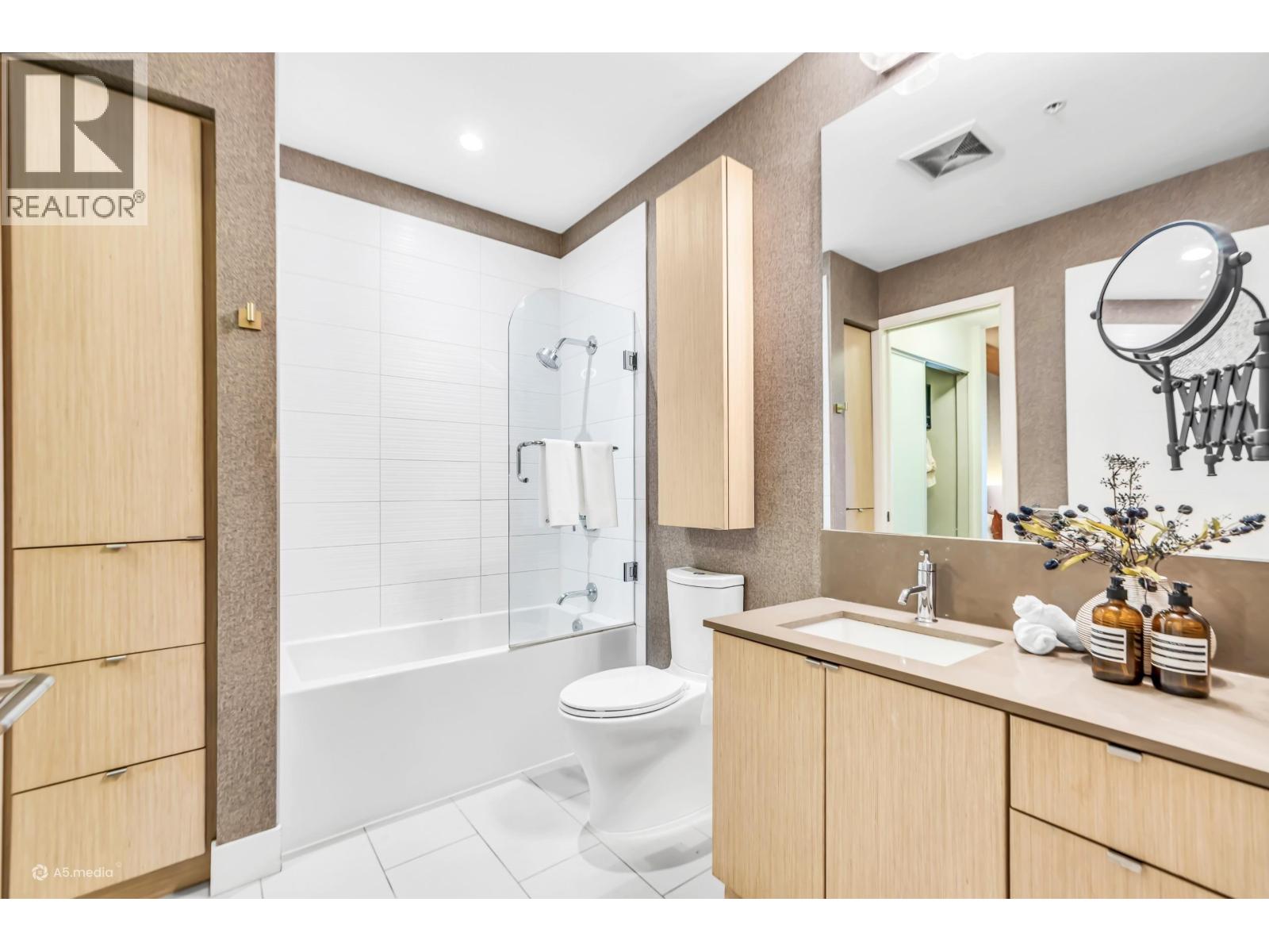 102 260 Salter Street, New Westminster, British Columbia  V3M 0J4 - Photo 15 - R3117315
