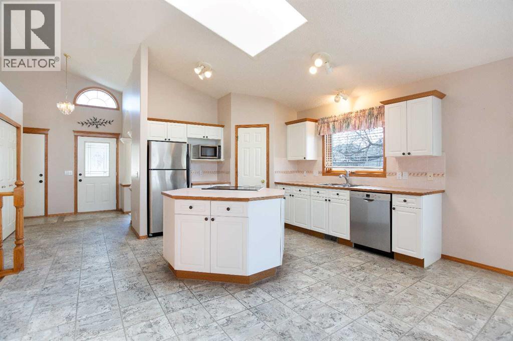 54 Shawbrooke Place Sw, Calgary, Alberta  T2Y 3B8 - Photo 9 - A2303939