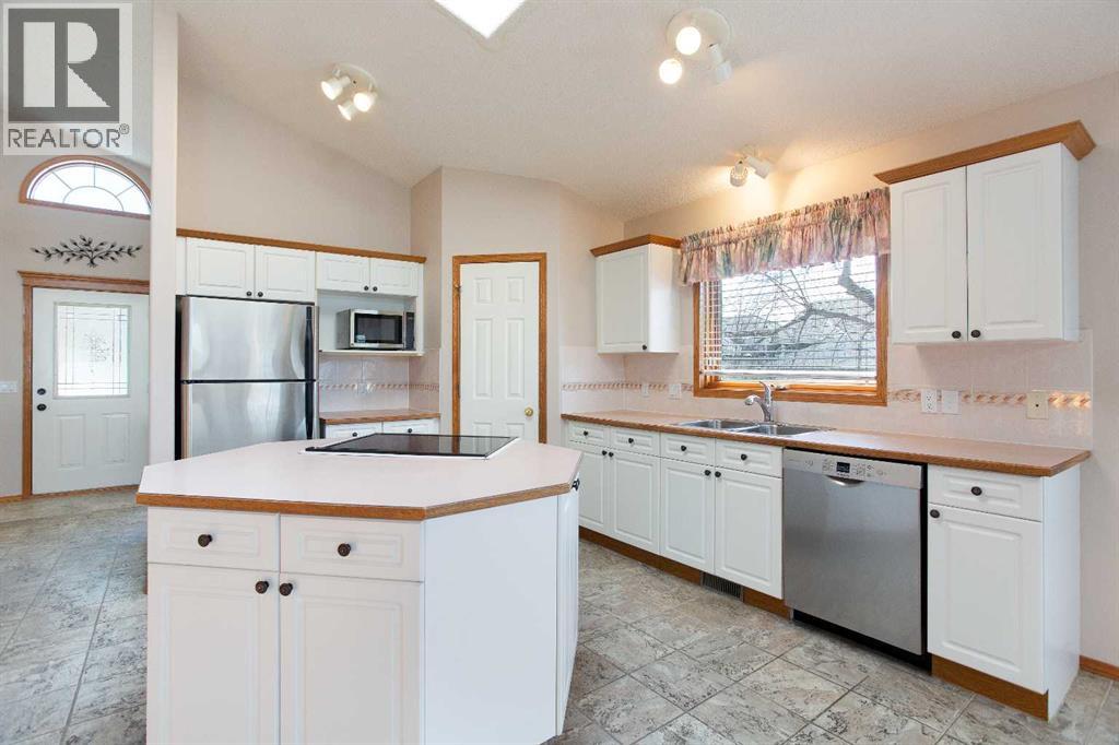 54 Shawbrooke Place Sw, Calgary, Alberta  T2Y 3B8 - Photo 11 - A2303939