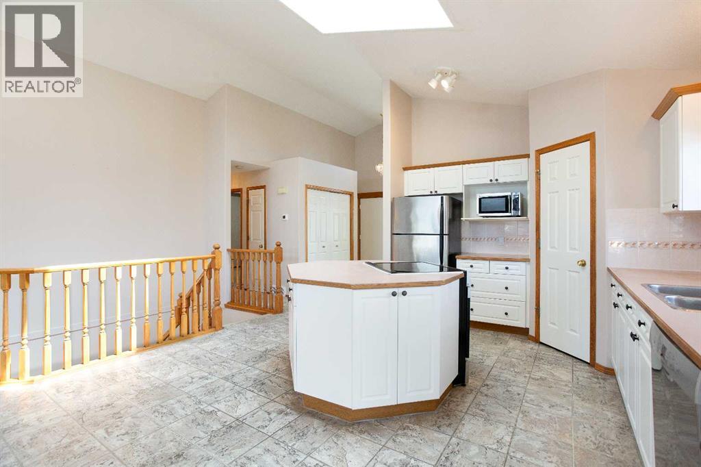 54 Shawbrooke Place Sw, Calgary, Alberta  T2Y 3B8 - Photo 12 - A2303939
