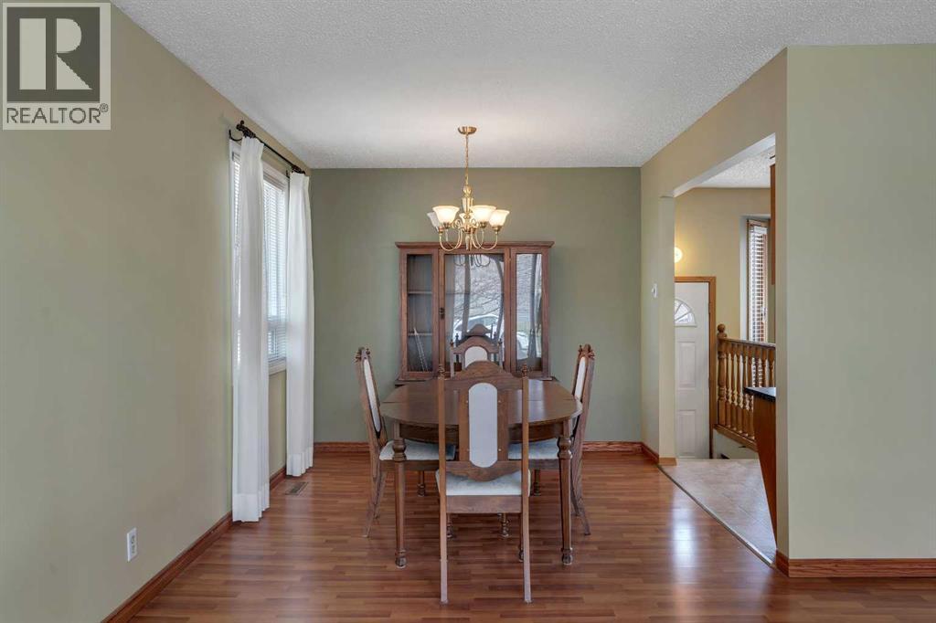 212 Westwood Drive Sw, Calgary, Alberta  T3C 2W3 - Photo 6 - A2305685