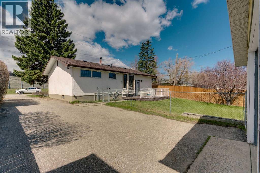 212 Westwood Drive Sw, Calgary, Alberta  T3C 2W3 - Photo 25 - A2305685
