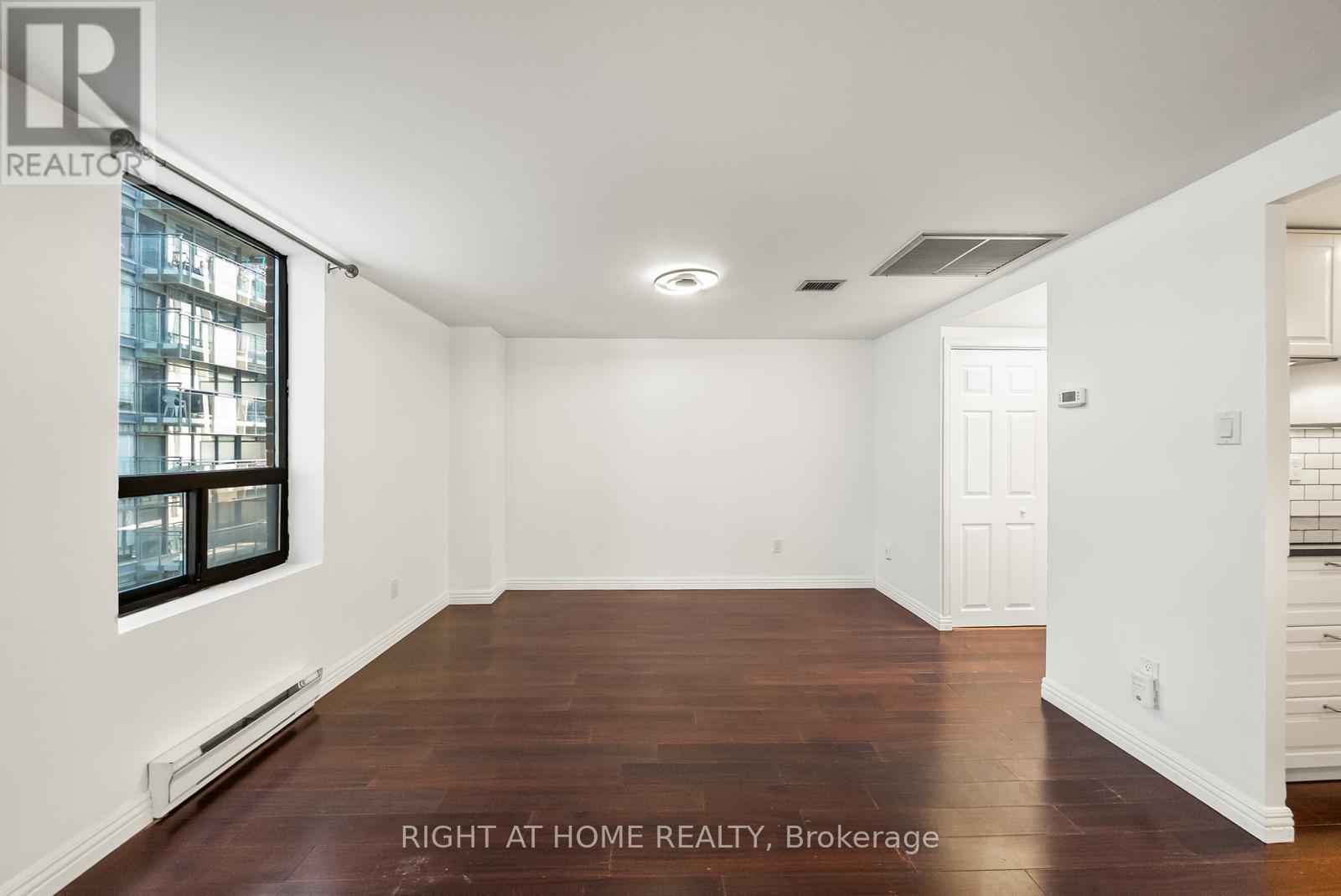605 - 19 Dundonald Street, Toronto, Ontario  M4Y 1K3 - Photo 13 - C13056914