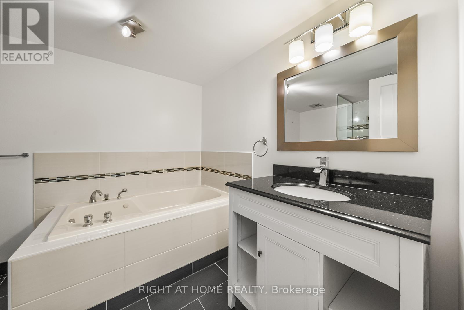 605 - 19 Dundonald Street, Toronto, Ontario  M4Y 1K3 - Photo 30 - C13056914