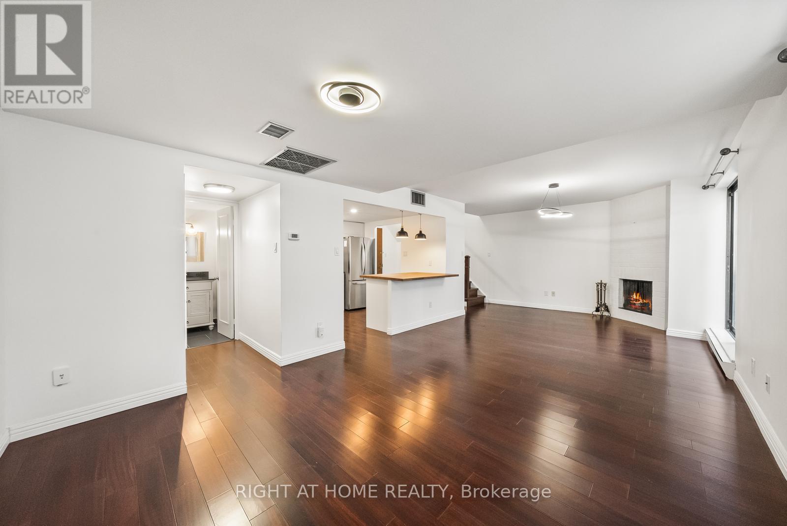 605 - 19 Dundonald Street, Toronto, Ontario  M4Y 1K3 - Photo 8 - C13056914