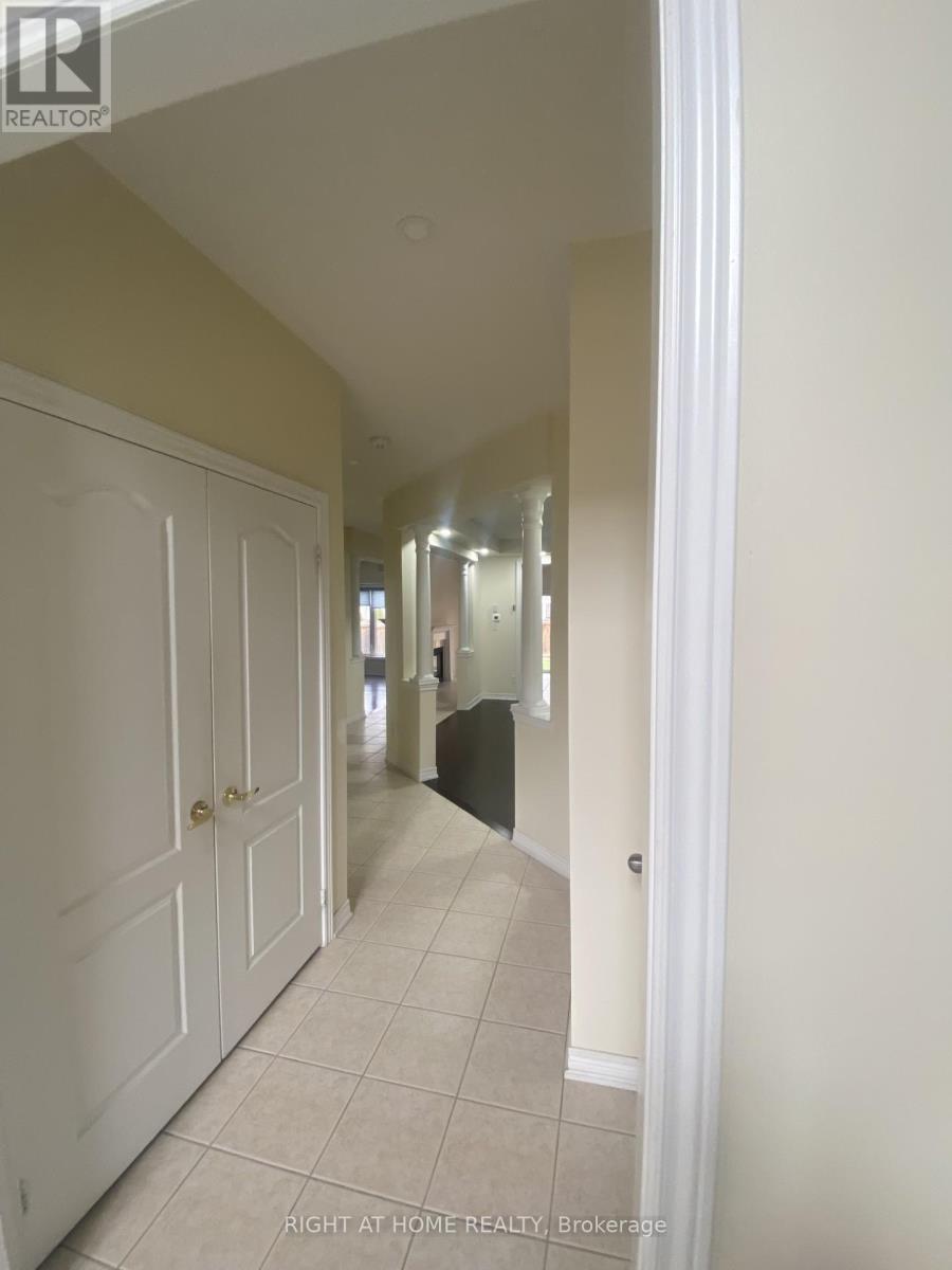 13 Templar Street, Brampton, Ontario  L6Y 2Y2 - Photo 4 - W12883060