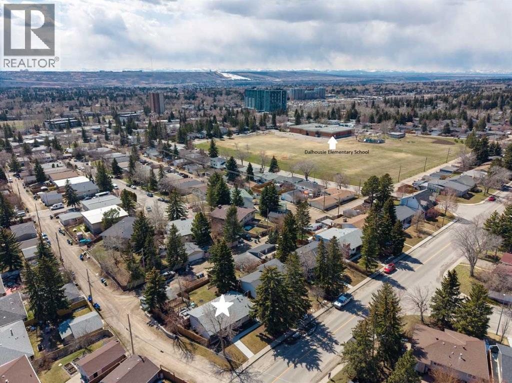4211 Dalhart Road Nw, Calgary, Alberta  T3A 1B6 - Photo 3 - A2306165