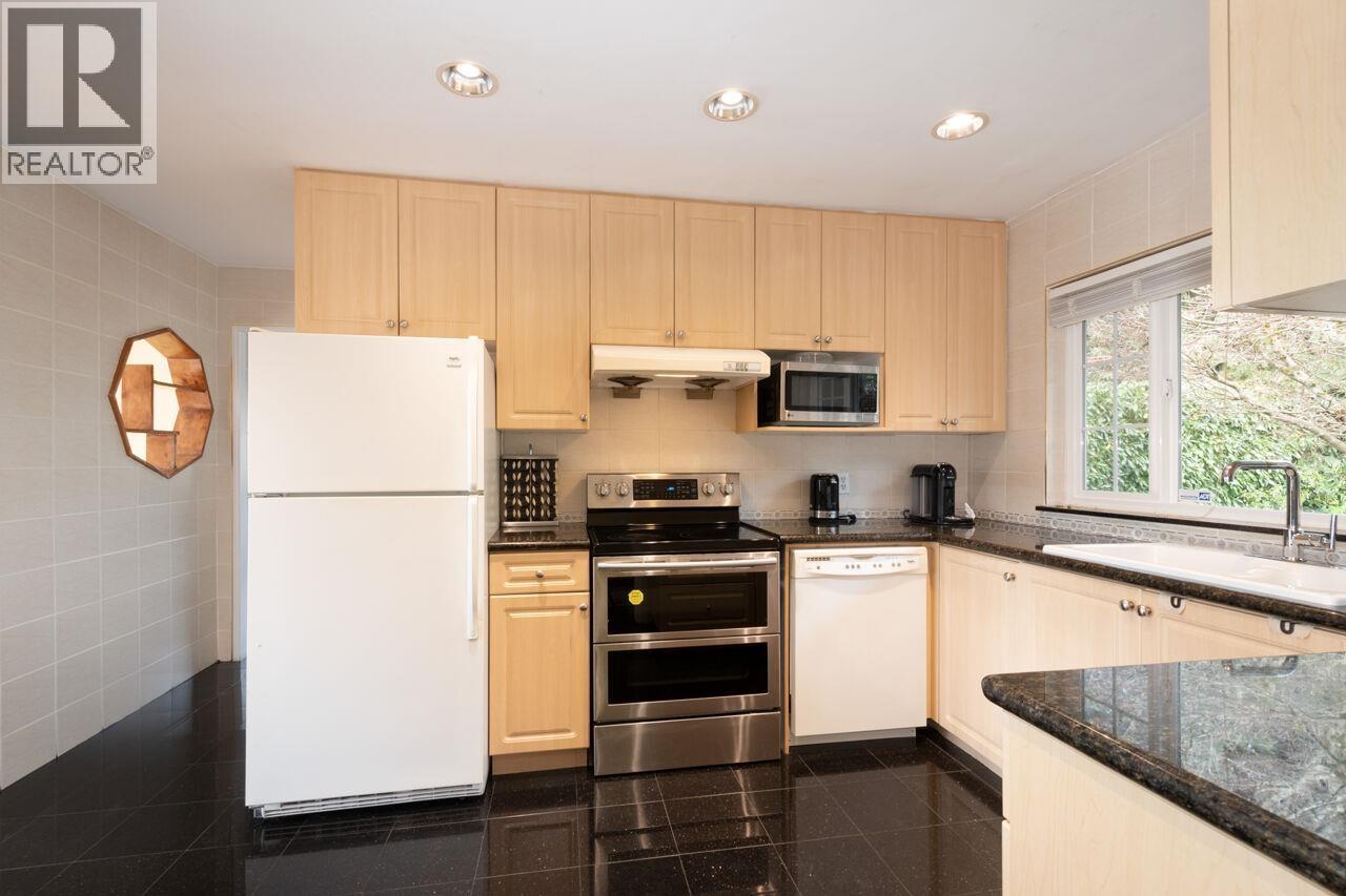 647 Blueridge Avenue, North Vancouver, British Columbia  V7R 2J4 - Photo 15 - R3118166