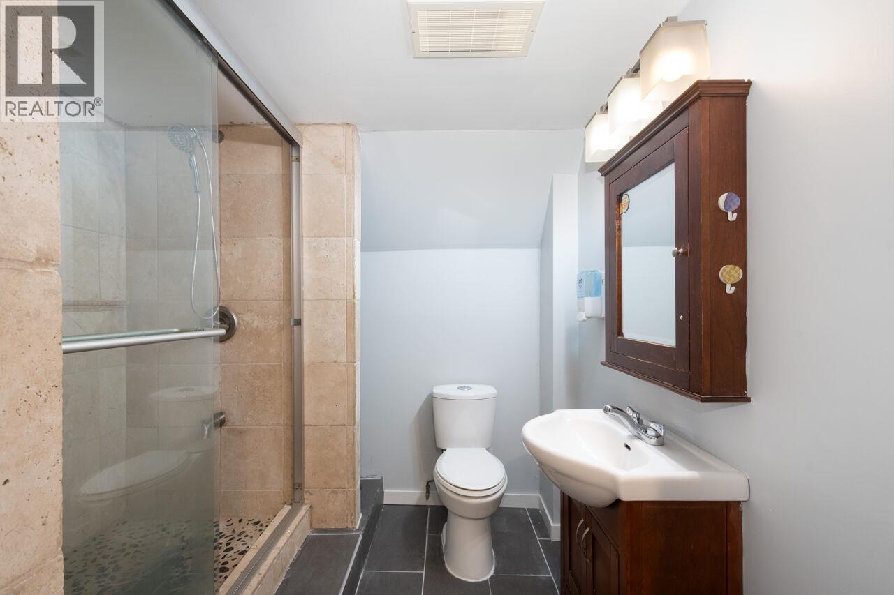 647 Blueridge Avenue, North Vancouver, British Columbia  V7R 2J4 - Photo 33 - R3118166