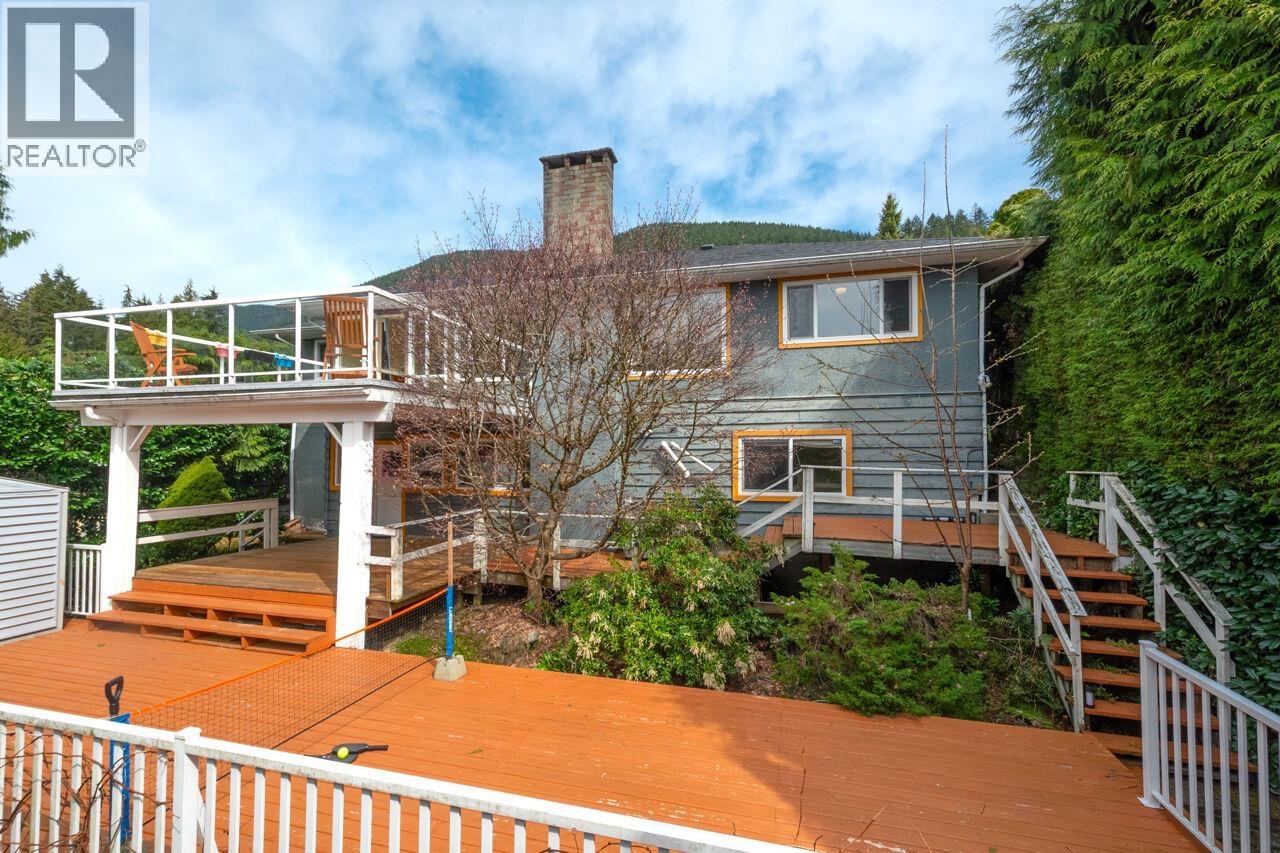647 Blueridge Avenue, North Vancouver, British Columbia  V7R 2J4 - Photo 35 - R3118166