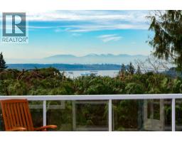 647 BLUERIDGE AVENUE, North Vancouver, British Columbia