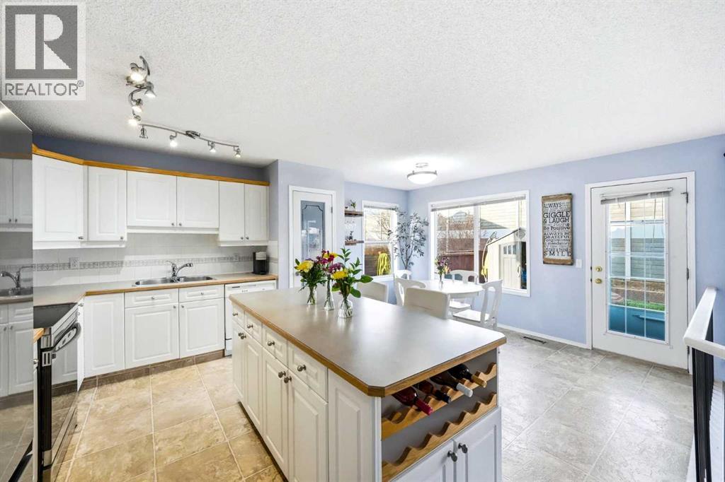 289 Douglas Ridge Circle Se, Calgary, Alberta  T2Z 3H5 - Photo 9 - A2306658