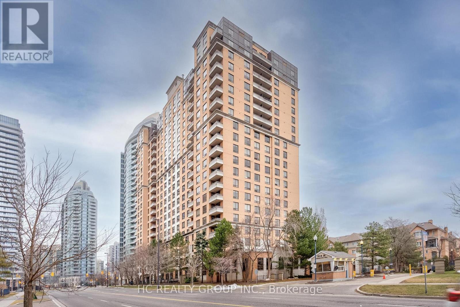 1008 - 18 SOMMERSET WAY, Toronto, Ontario