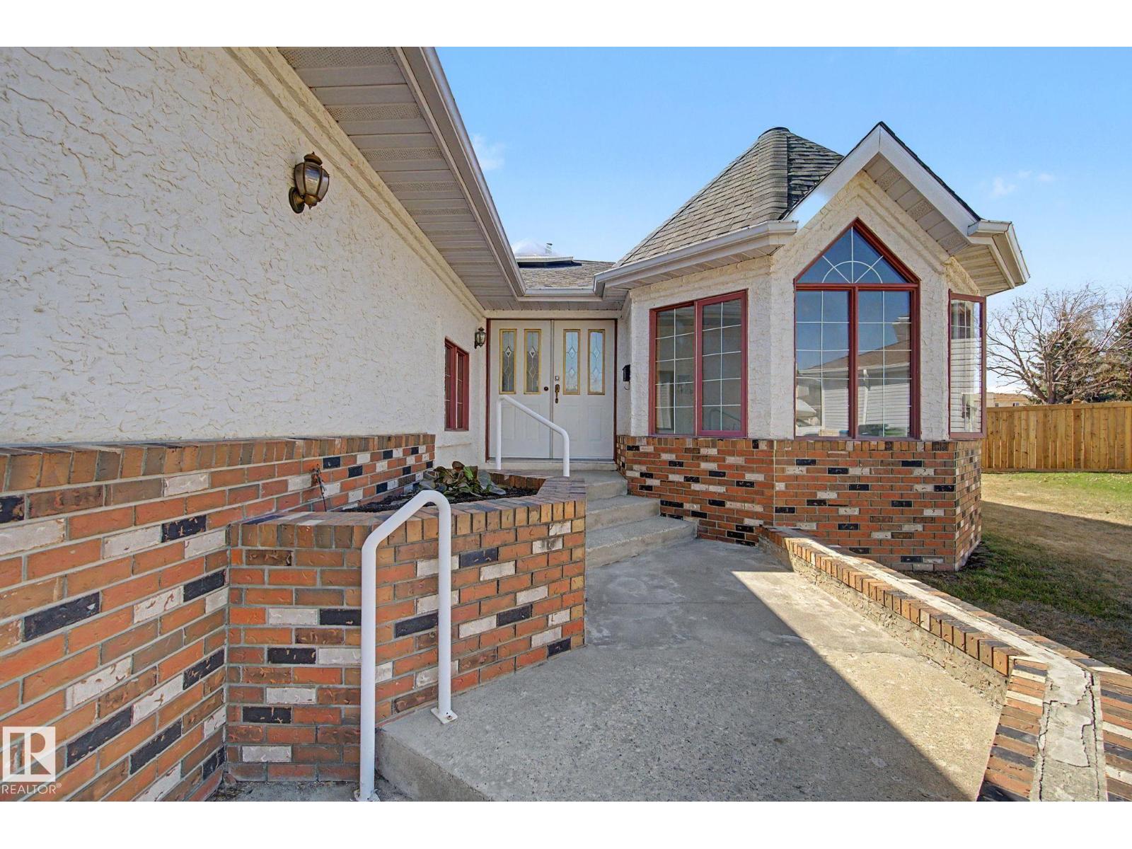 4228 46 St Nw, Edmonton, Alberta  T6L 6L9 - Photo 2 - E4485065