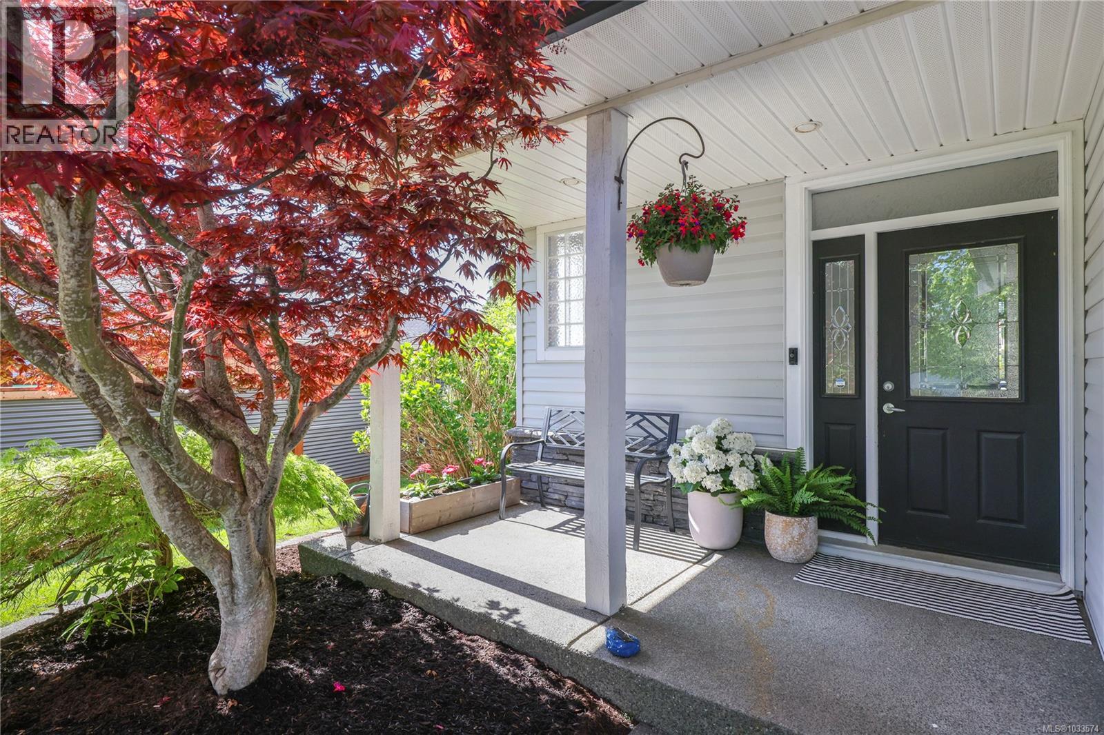 2461 Stirling Cres, Courtenay, British Columbia  V9N 1Y2 - Photo 4 - 1033574