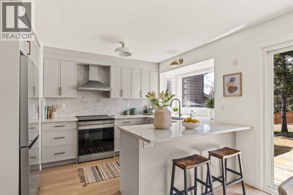 11 Coach Manor Rise SW, Calgary, Alberta