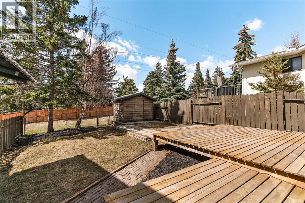 11 Coach Manor Rise SW, Calgary, Alberta  T3H 1C5 - Photo 35 - A2304872