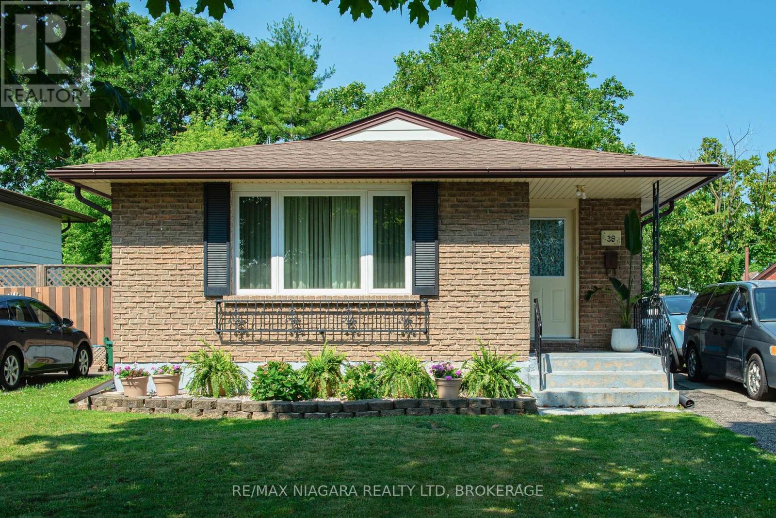 38 ROEHAMPTON DRIVE, St. Catharines, Ontario
