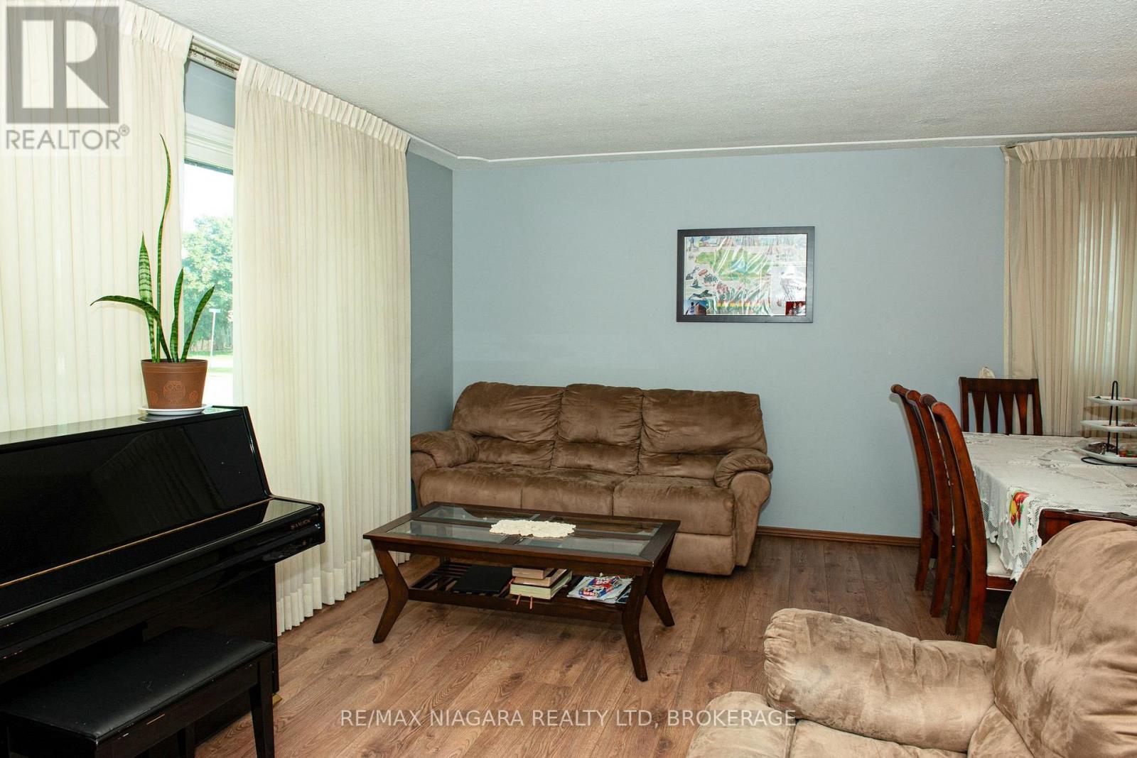 38 Roehampton Drive, St. Catharines, Ontario  L2M 7K7 - Photo 3 - X13066370