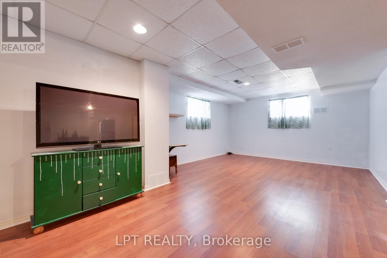 1 Bay Court, Wasaga Beach, Ontario  L9Z 1P7 - Photo 19 - S12879776