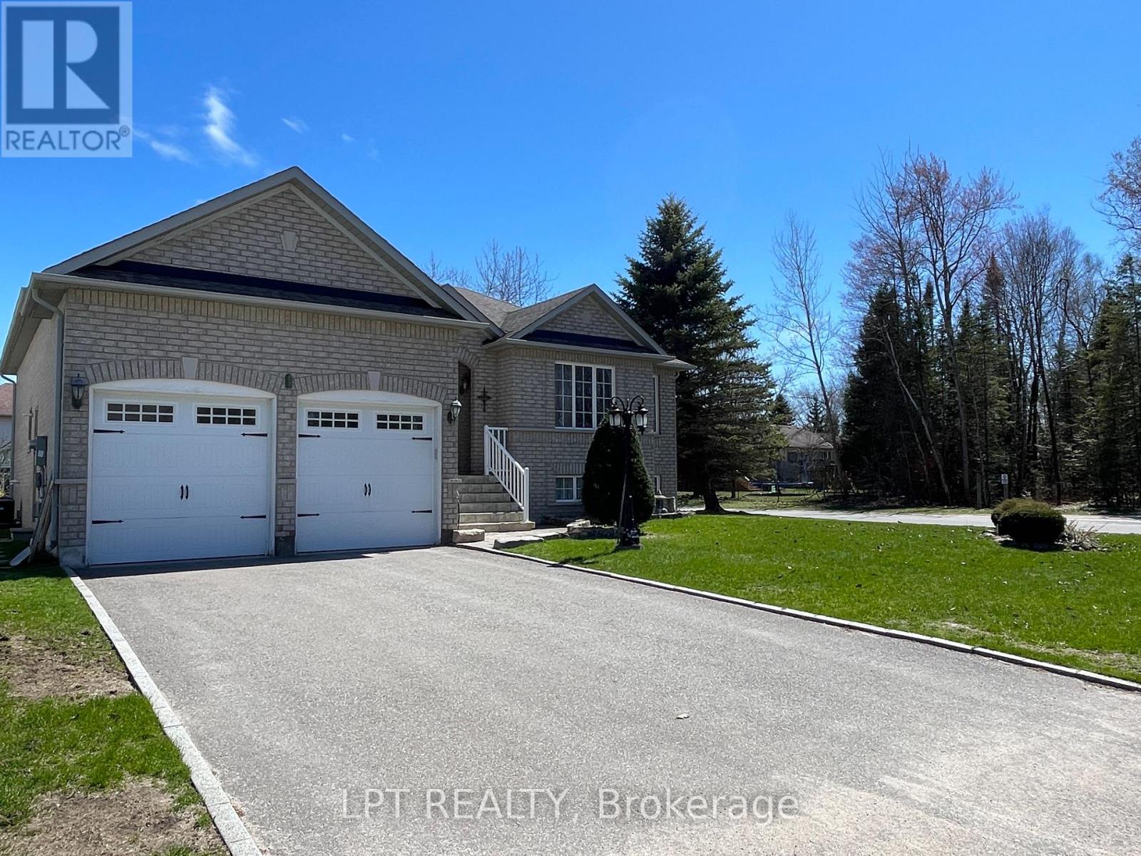 1 Bay Court, Wasaga Beach, Ontario  L9Z 1P7 - Photo 3 - S12879776