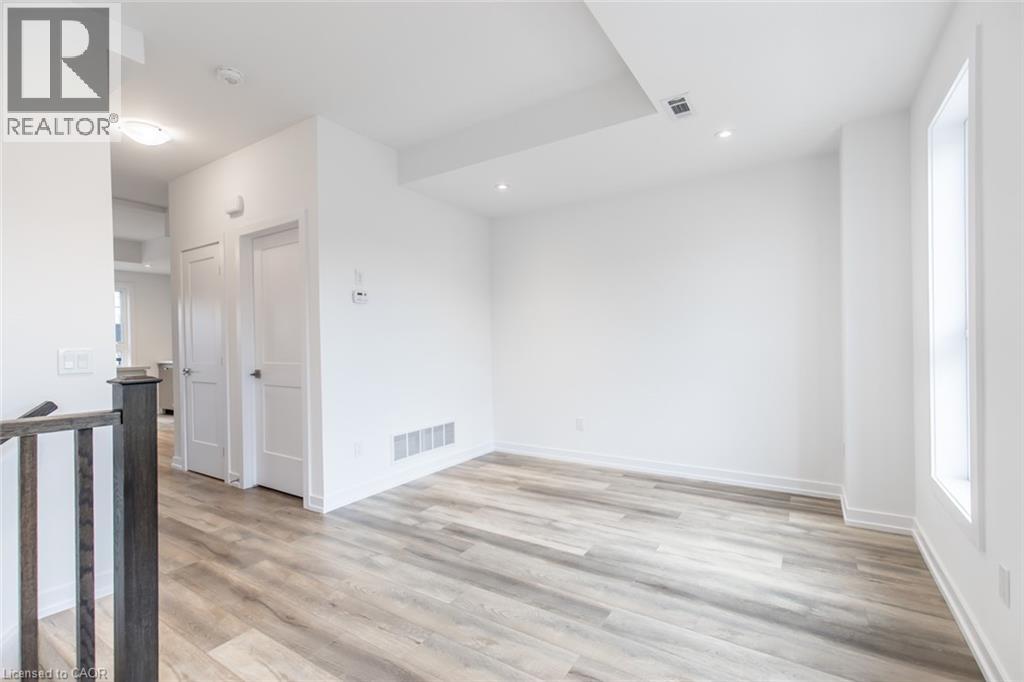 70 Kenesky Drive Unit# 4, Waterdown, Ontario  L8B 2A9 - Photo 4 - 40814253