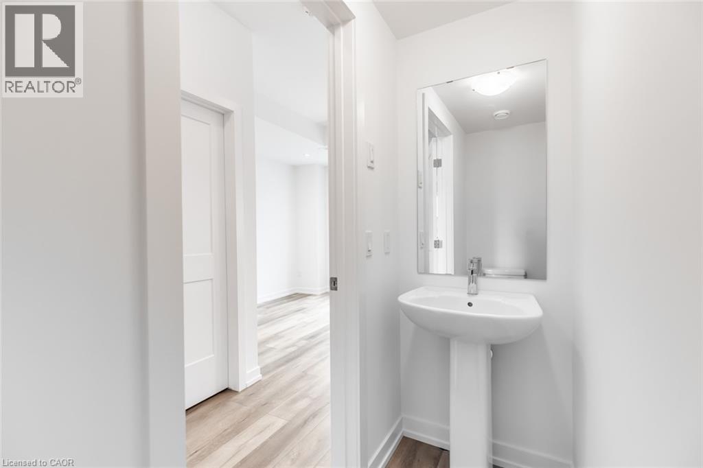 70 Kenesky Drive Unit# 4, Waterdown, Ontario  L8B 2A9 - Photo 5 - 40814253