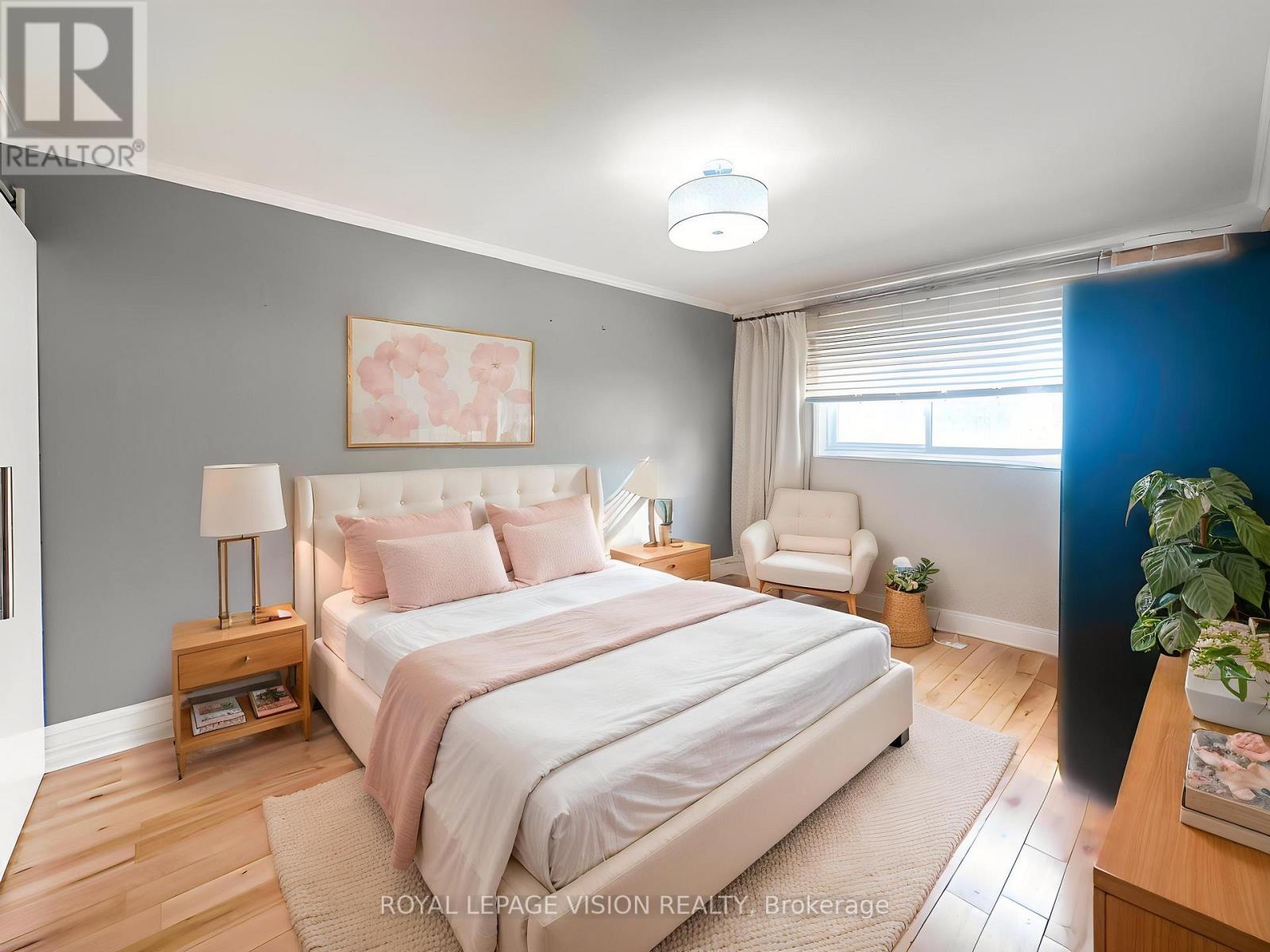 32 Goldring Drive, Whitby, Ontario  L1P 1C1 - Photo 4 - E12840432