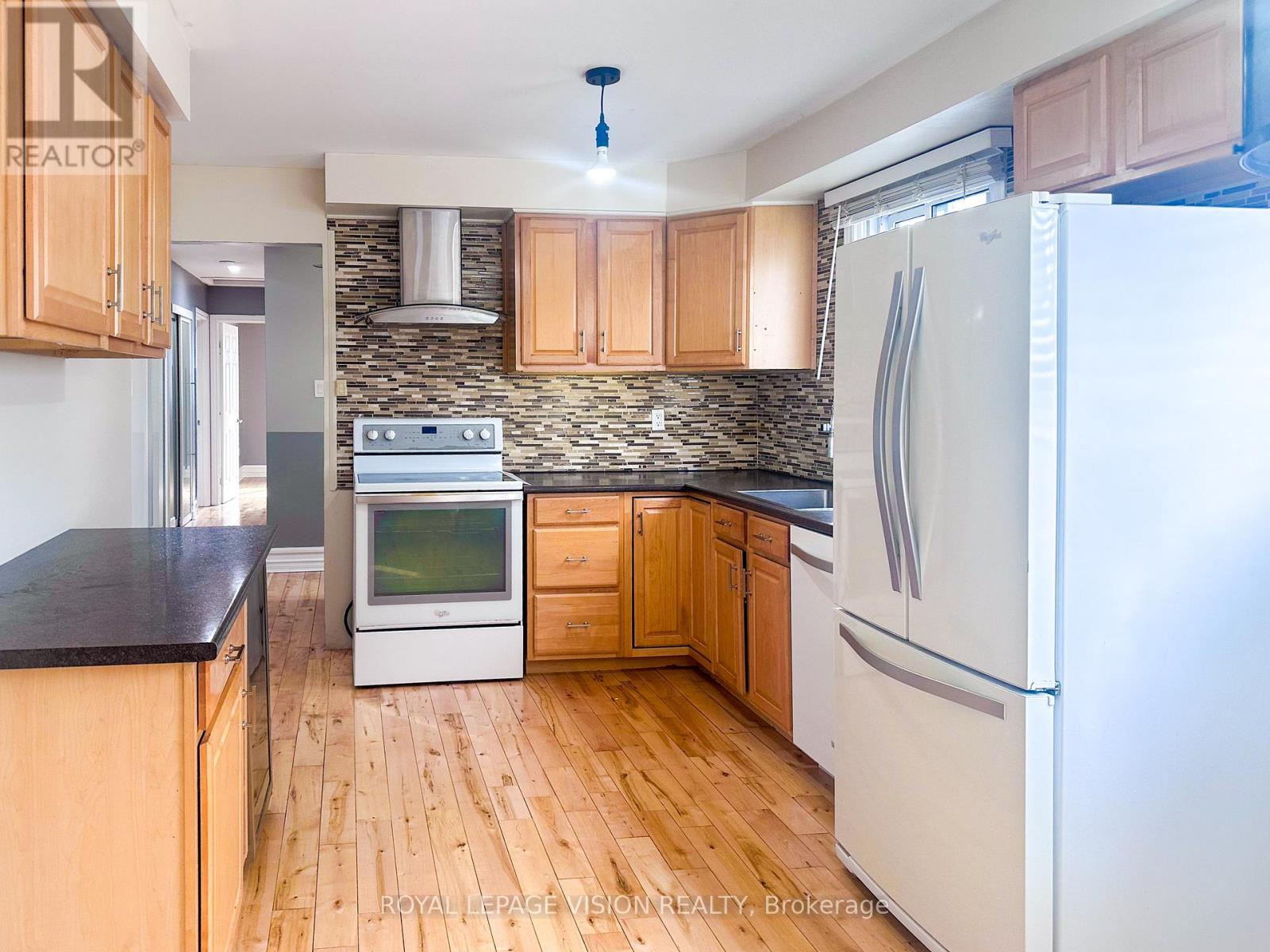 32 Goldring Drive, Whitby, Ontario  L1P 1C1 - Photo 7 - E12840432