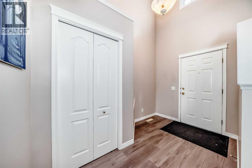 9 Somerside Crescent Sw, Calgary, Alberta  T2Y 4G8 - Photo 2 - A2297148