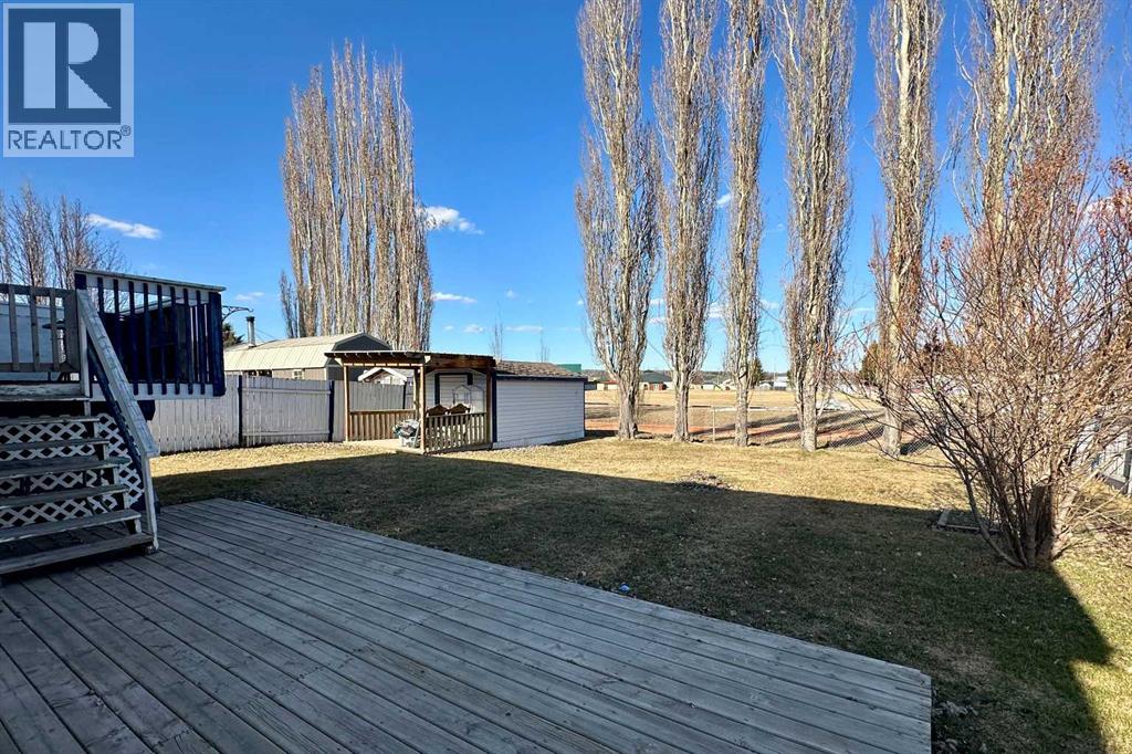 15 Wellwood Drive, Whitecourt, Alberta  T7S 1T8 - Photo 4 - A2291653