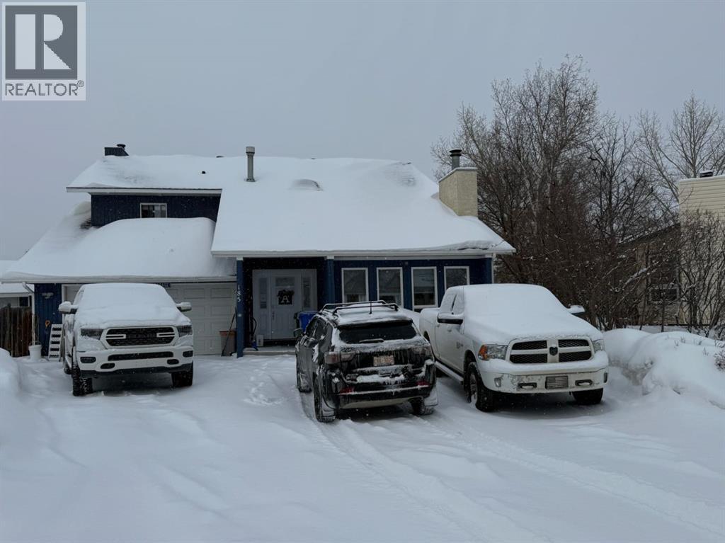 185 Oaks Bay, Fort Mcmurray, Alberta  T9K 1P9 - Photo 1 - A2292478