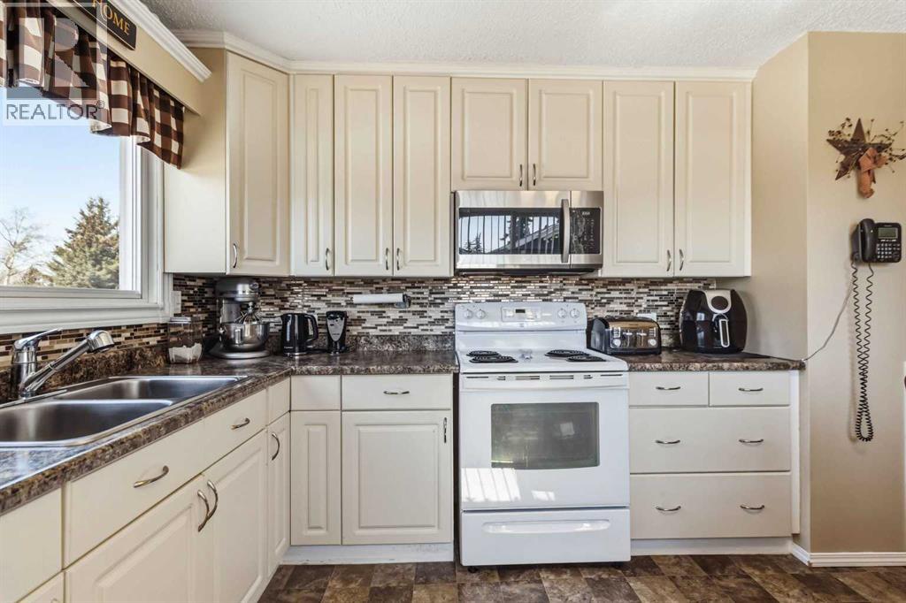 330 Hillcrest Drive, Fort Mcmurray, Alberta  T9H 3X5 - Photo 18 - A2304778