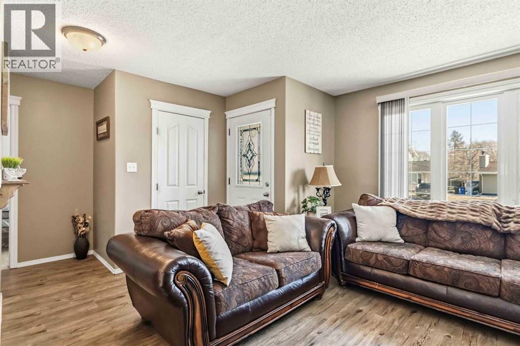 330 Hillcrest Drive, Fort Mcmurray, Alberta  T9H 3X5 - Photo 10 - A2304778
