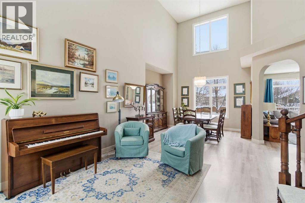 206 Sierra Nevada Close Sw, Calgary, Alberta  T3H 3H6 - Photo 4 - A2297192
