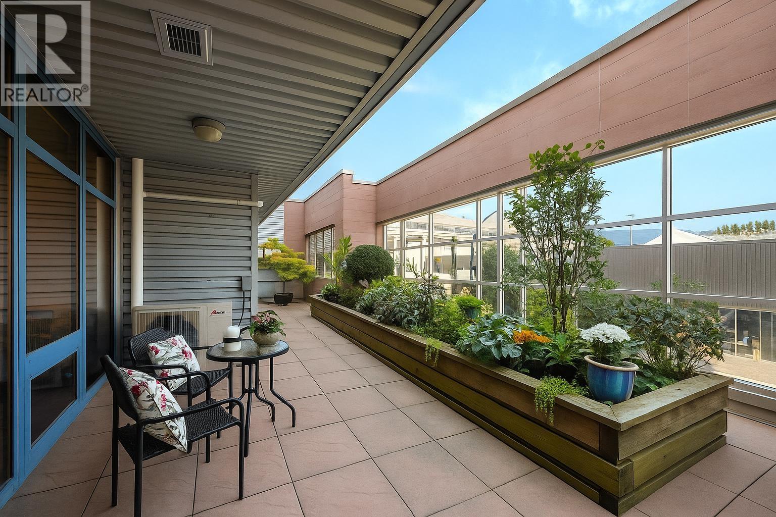202 1750 W 2ND AVENUE, Vancouver, British Columbia
