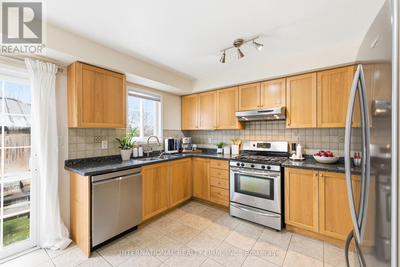 35 Ventura Lane, Ajax, Ontario  L1T 0C4 - Photo 8 - E13066520