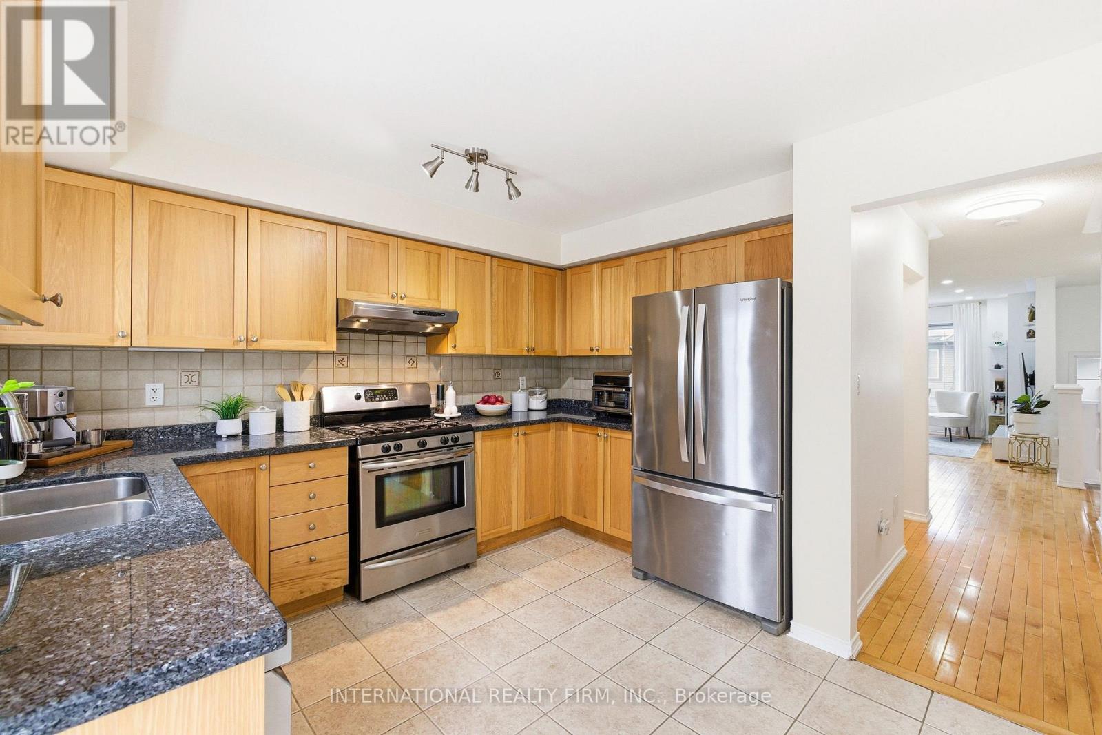 35 Ventura Lane, Ajax, Ontario  L1T 0C4 - Photo 9 - E13066520