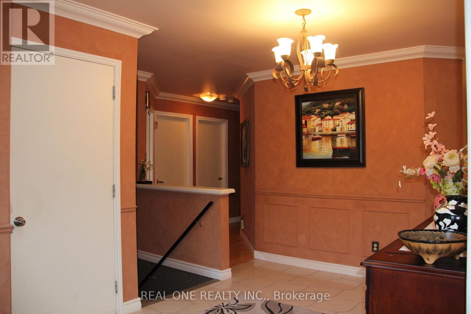 1019 Aldersbrook Road, London North, Ontario  N6G 4L9 - Photo 4 - X13066510