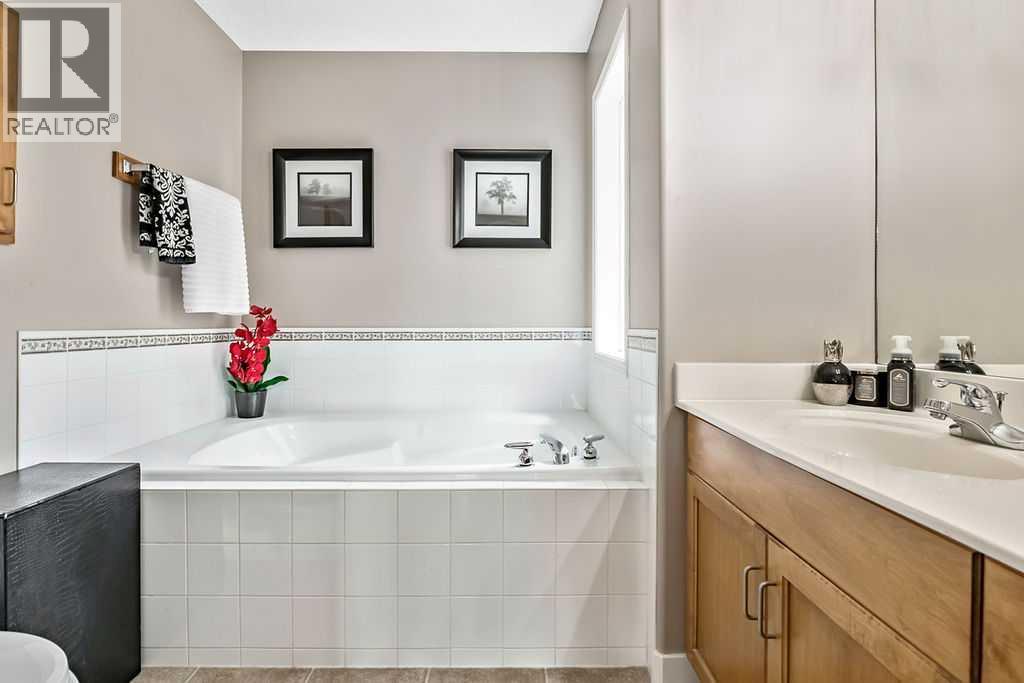 11 Cougarstone Park Sw, Calgary, Alberta  T3H 4Z9 - Photo 22 - A2306130