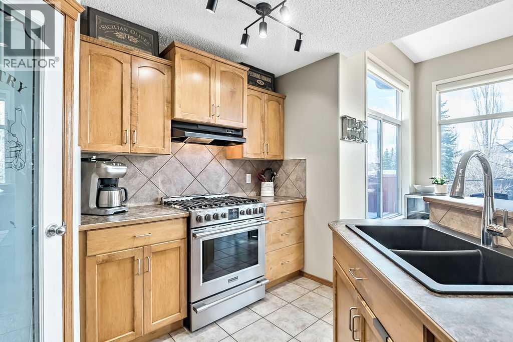 11 Cougarstone Park Sw, Calgary, Alberta  T3H 4Z9 - Photo 11 - A2306130