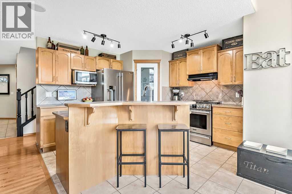 11 Cougarstone Park Sw, Calgary, Alberta  T3H 4Z9 - Photo 10 - A2306130
