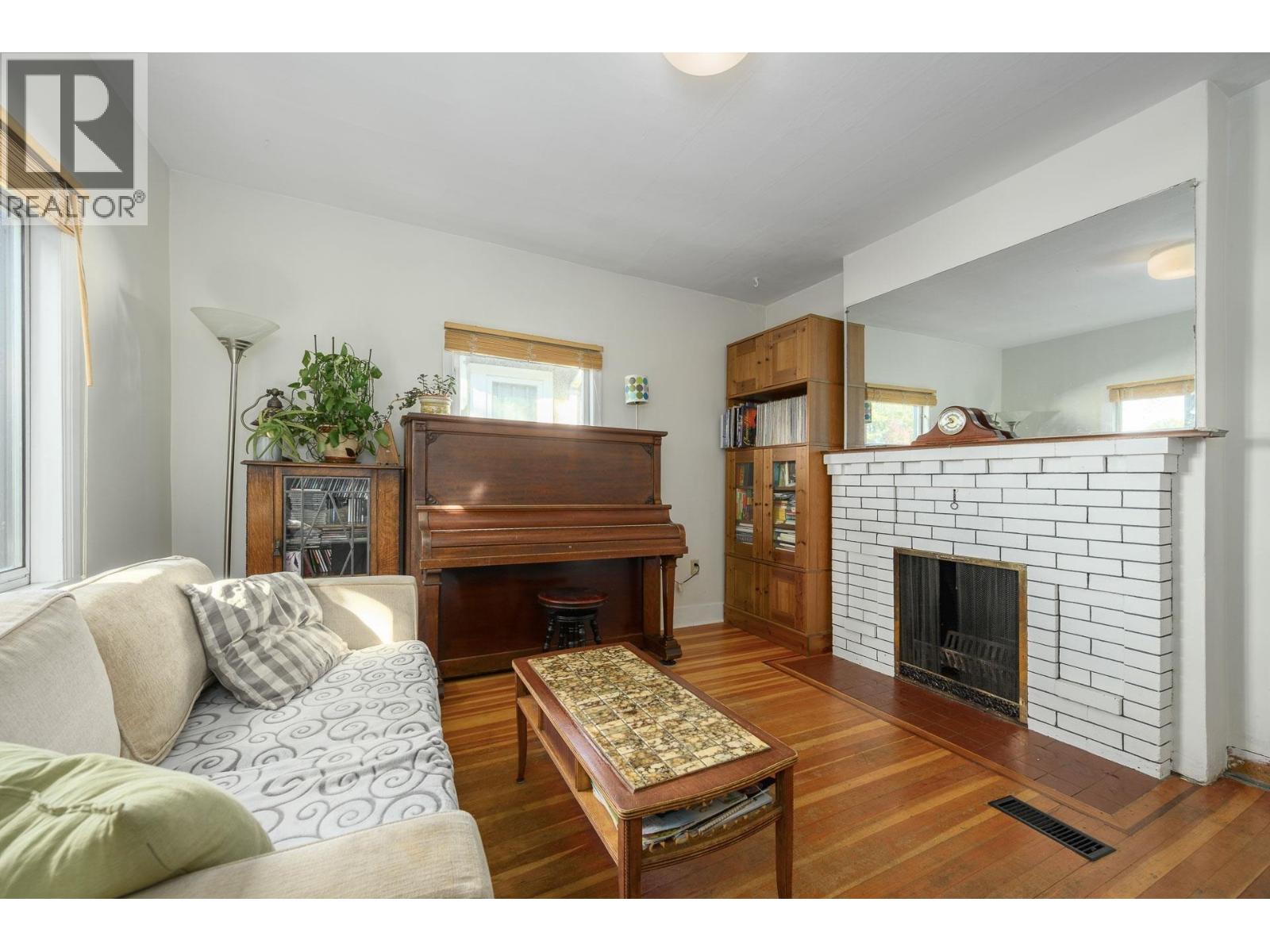 2633 Venables Street, Vancouver, British Columbia  V5K 2R4 - Photo 3 - R3118085
