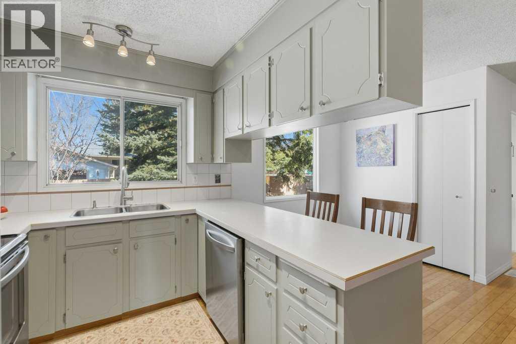 536 Woodhill Place Sw, Calgary, Alberta  T2W 3L5 - Photo 16 - A2299102