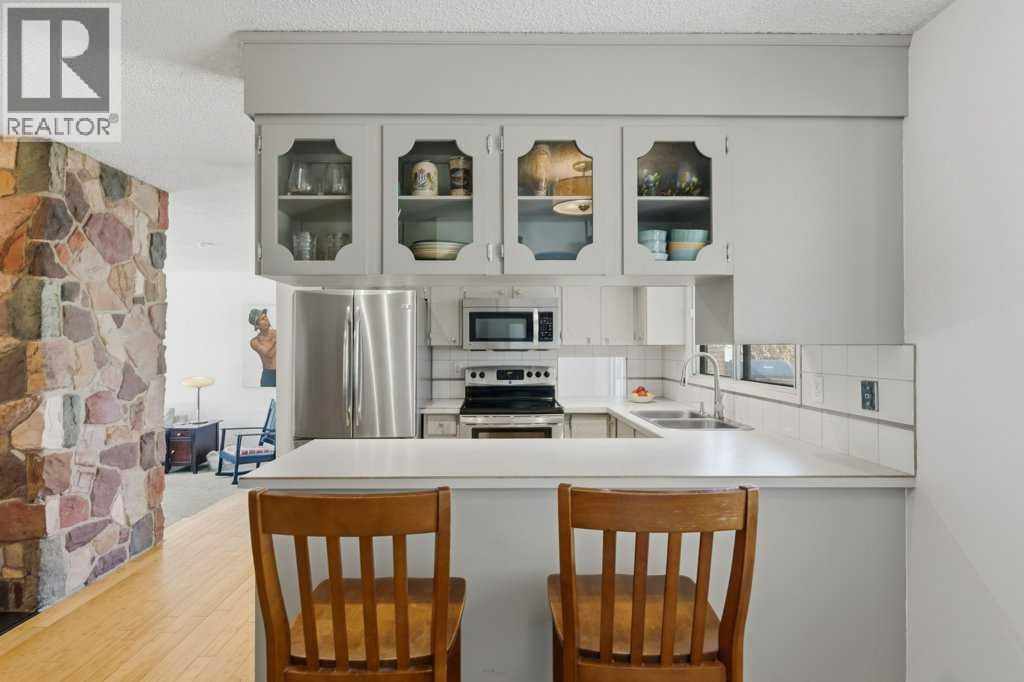 536 Woodhill Place Sw, Calgary, Alberta  T2W 3L5 - Photo 13 - A2299102