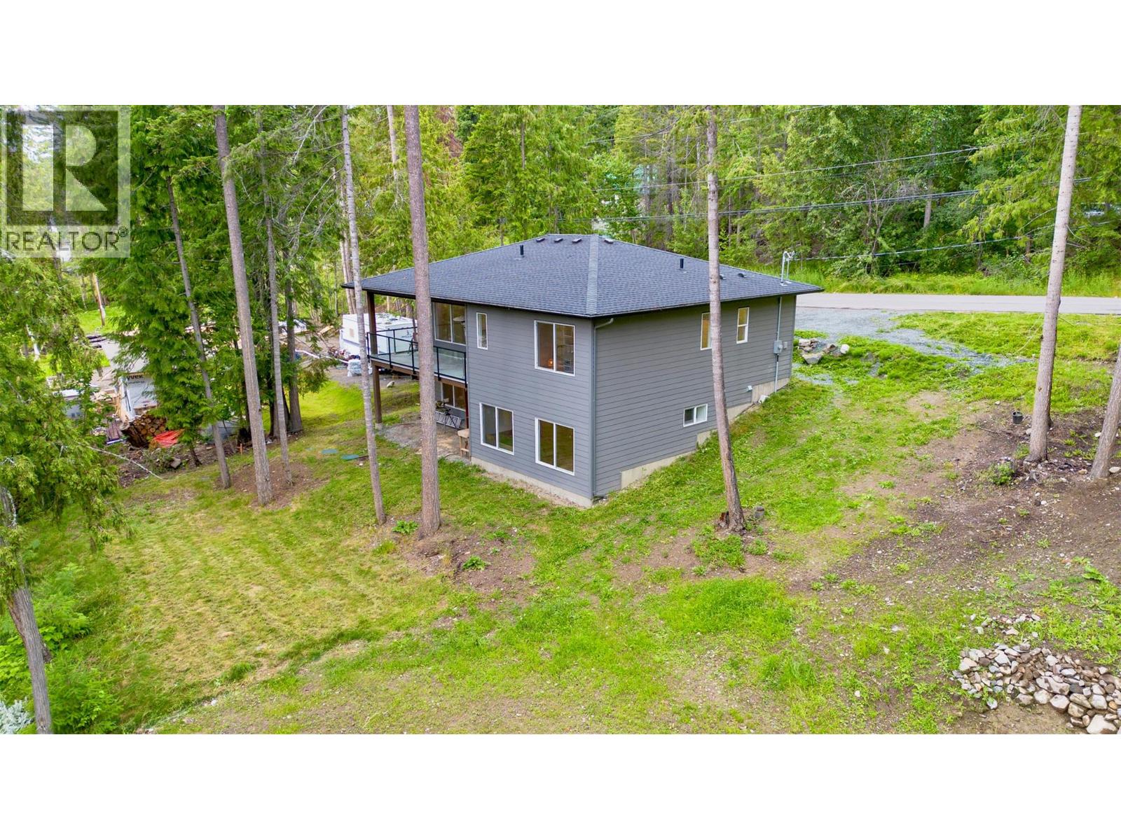 7468 Estate Drive, Anglemont, British Columbia  V0E 1M8 - Photo 39 - 10380084