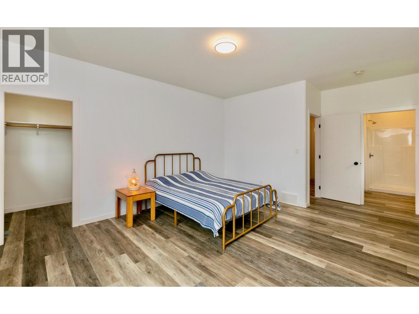 7468 Estate Drive, Anglemont, British Columbia  V0E 1M8 - Photo 22 - 10380084